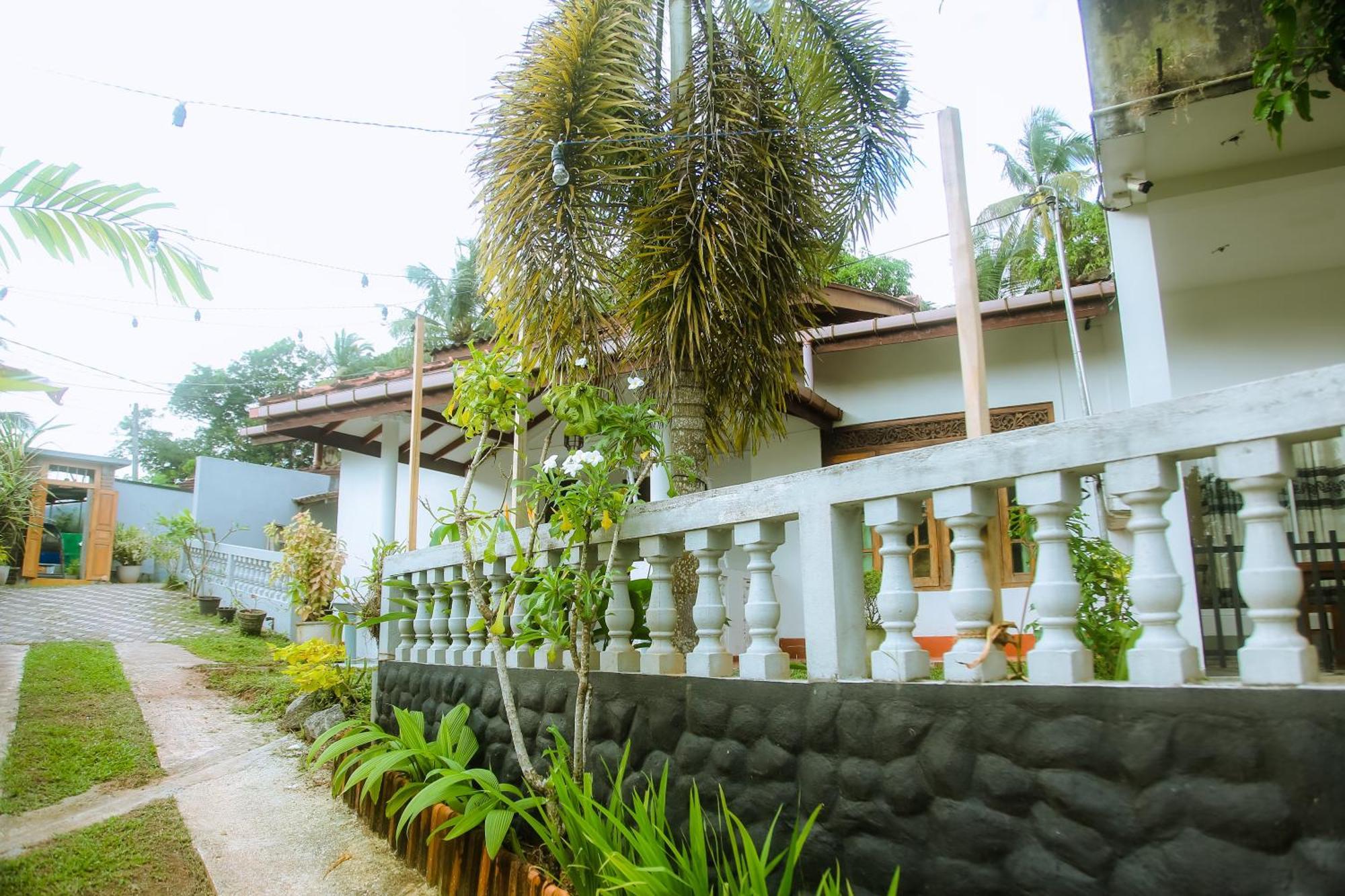 Blue Sky Hotel Mirissa Exterior photo